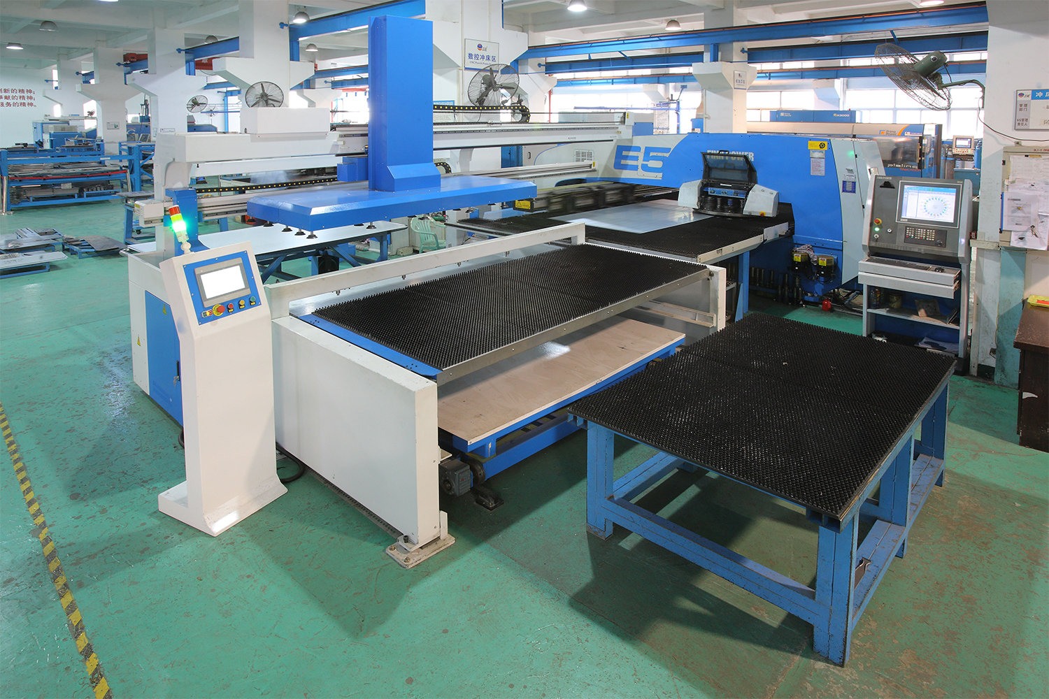 ·ÒÀ¼FINN-POWER E5¶à¹¤Î»Êý¿Ø×ªËþ³å´²